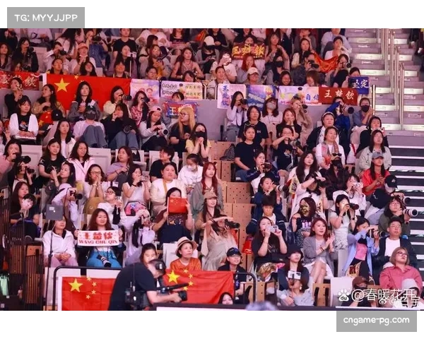 儿童球迷现场助威，家庭观赛区娱乐活动丰富